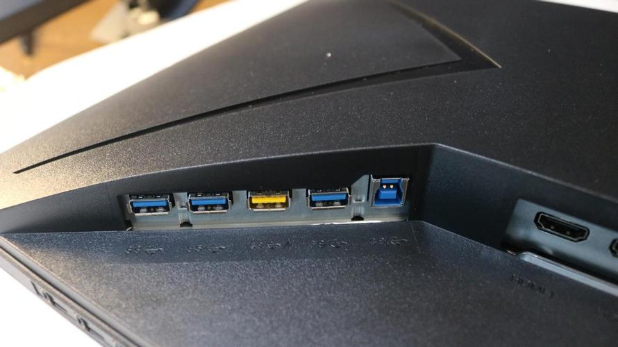 高性能显卡与显示器连接示意图