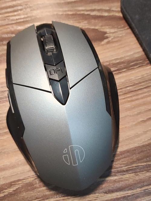 鼠标充电和电池示意图