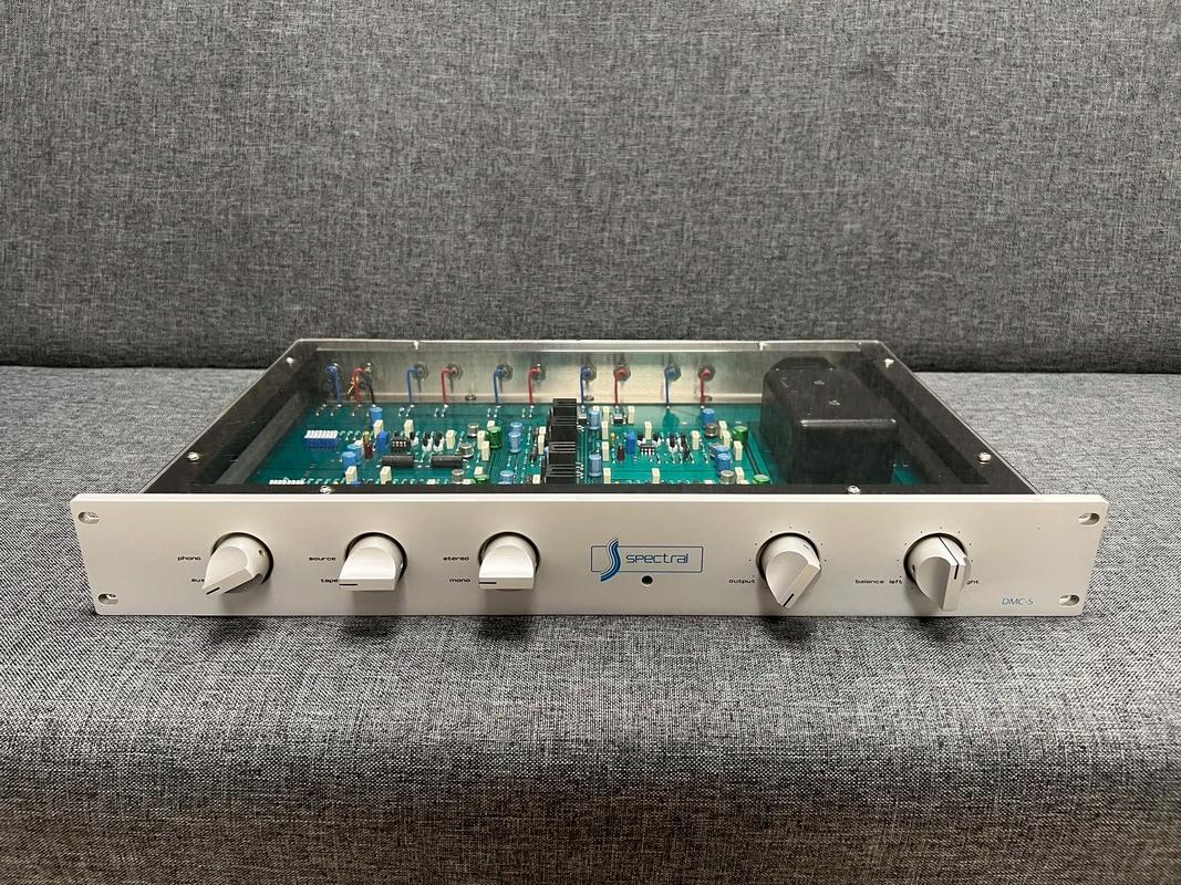 电脑硬件安装场景