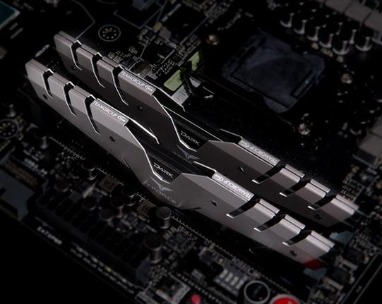 不同用户群体如玩家和创作者的场景