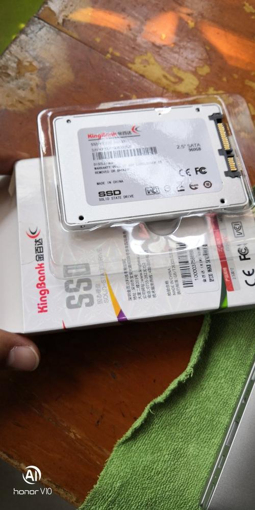 固态硬盘内部芯片特写