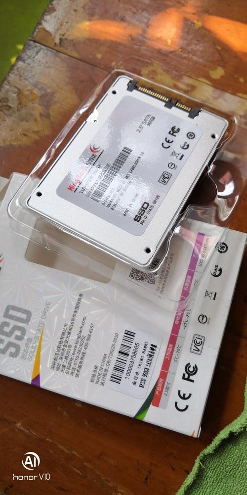 电脑屏幕上显示硬盘速度测试图表