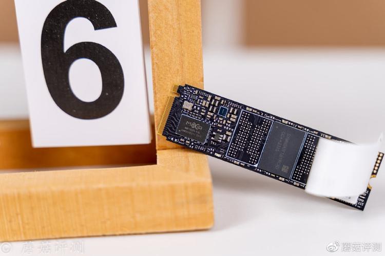 固态硬盘规格标签特写