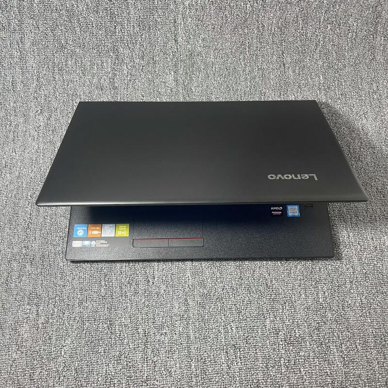 商务办公场景中的显示器使用