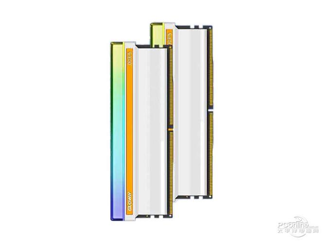 内存散热片特写，展示散热鳍片结构