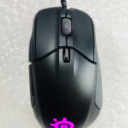 价格标签和货币，象征价值分析