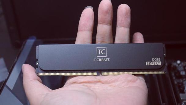 购物场景，展示硬件产品选择