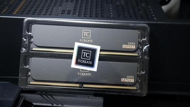 硬件超频场景，散热风扇运行