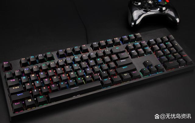 键盘包装和配件展示，强调购买价值