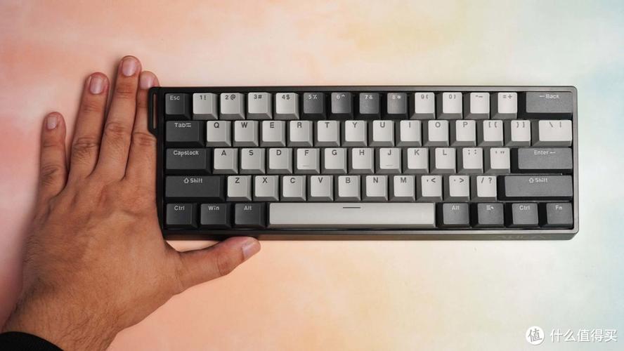 不同用户使用电脑的场景，象征针对不同群体的建议