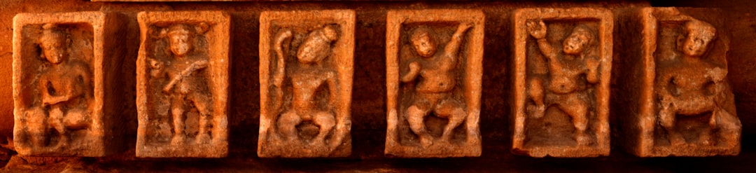 电脑硬件性能测试场景，显示图表和数据