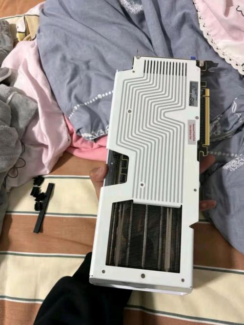 XFX讯景RX 9070海外版Pro白 vs 七彩虹iGame RTX 3070 Ti Customization OC 深度对比