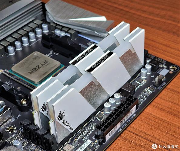 影驰HOF PRO RGB vs 英睿达32GB vs 威刚XPG威龙D500 内存深度对比