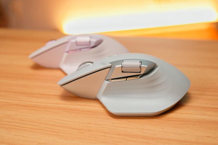 用户选择电脑外设的场景