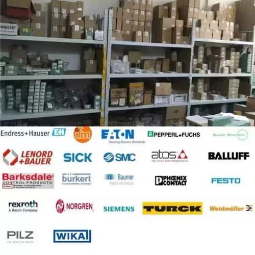 价格标签和货币符号，象征成本分析