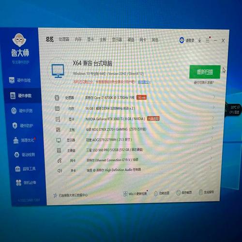 用户在不同场景下使用电脑，如游戏、办公和创作