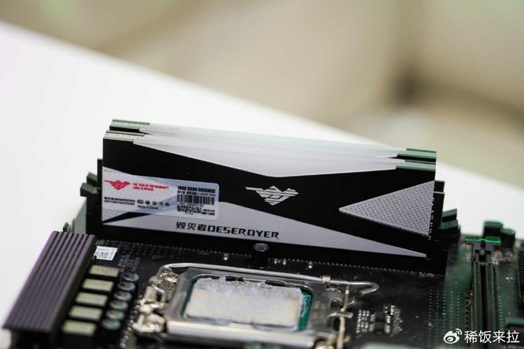 价格标签和货币符号，象征成本分析