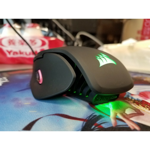 游戏场景中的鼠标使用，展示性能表现