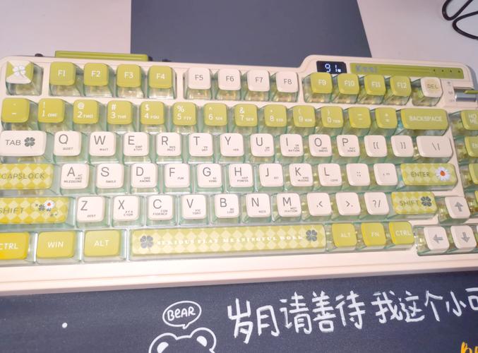 柠檬绿配色键盘特写