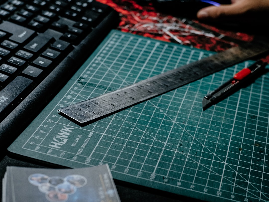 Person using gaming mouse in a competitive setup