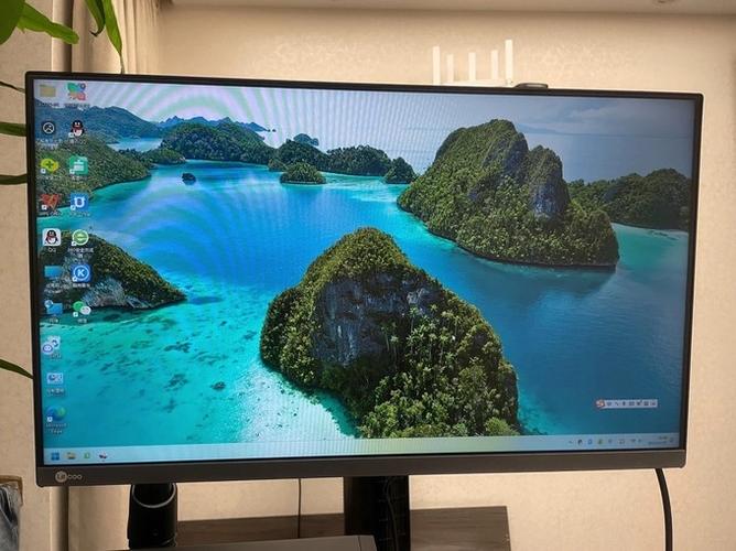 显示器背部接口和壁挂支持