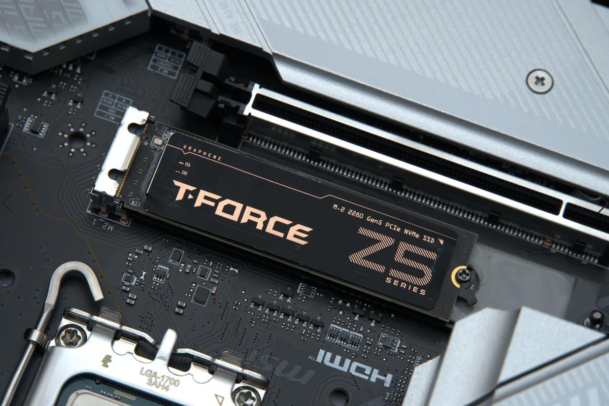 十铨科技XTREEM DDR5 8200 vs 金士顿FURY Beast DDR4 2666 vs 海盗船复仇者DDR3 1600 深度对比