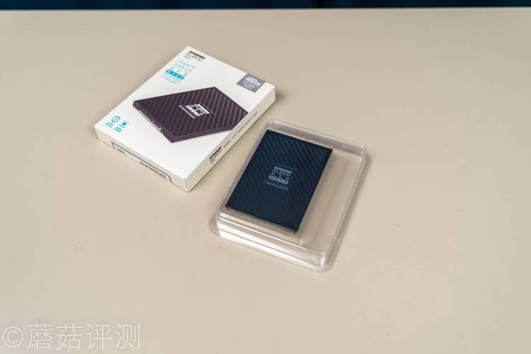 办公场景，象征预算和基础需求