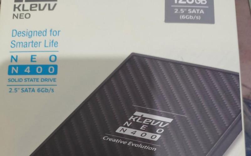 速度计或性能图表，象征测试数据