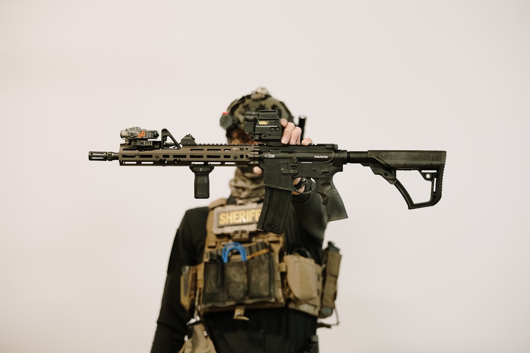 价格标签和货币符号，象征成本分析