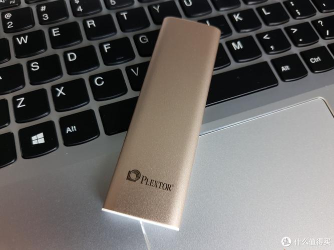 购买场景展示,用户选择便携硬盘