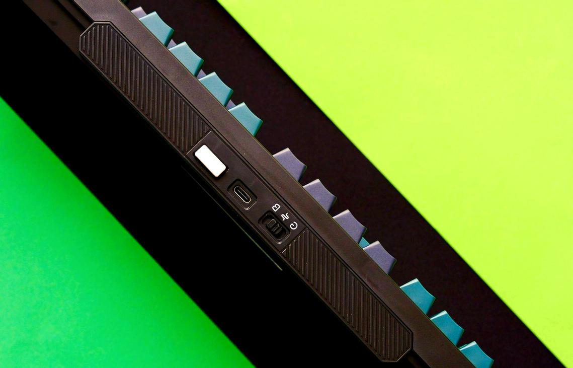 HELLO GANSS GS3104TPro深度评测：KTT晶粉轴与RGB背光的客制化键盘新选择