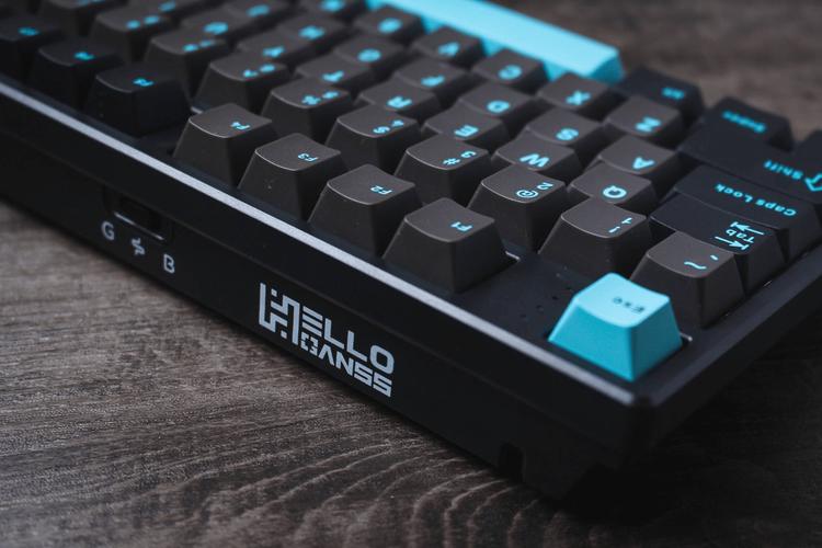 用户使用键盘办公