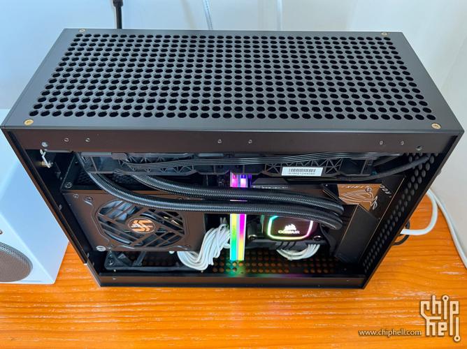 性能测试软件界面，展示内存带宽和延迟数据