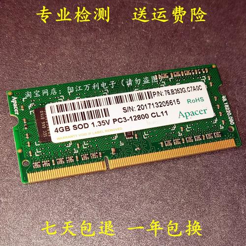 笔记本电脑和台式机并排，象征不同使用场景