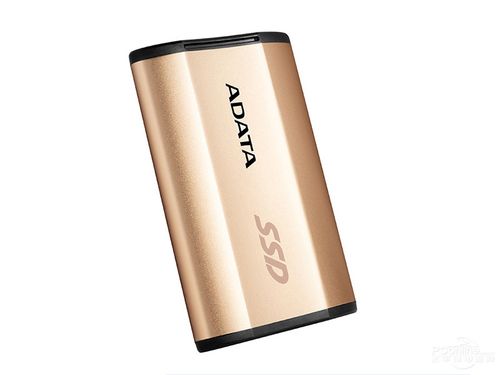 用户选择电脑硬件，象征选购决策