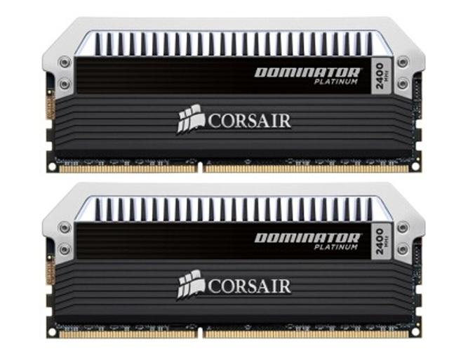 内存条安装在主板插槽中