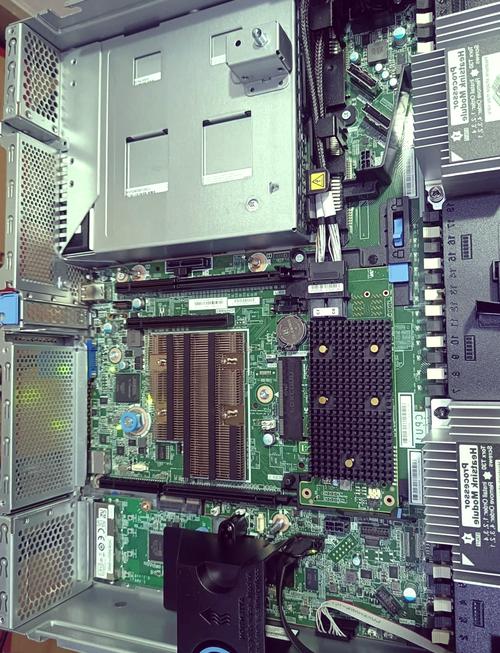 联想8GB DDR3 1066 vs 十铨科技XTREEM DDR5 48G 8200 深度对比