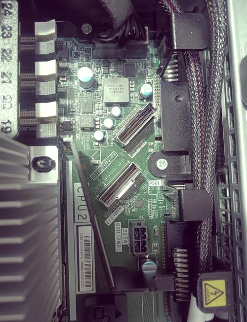 性能测试图表，显示频率和延迟数据