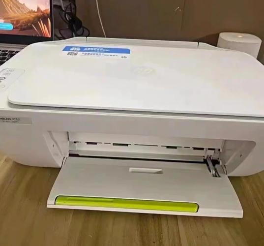 显示器接口布局，展示 VGA 和 HDMI 端口