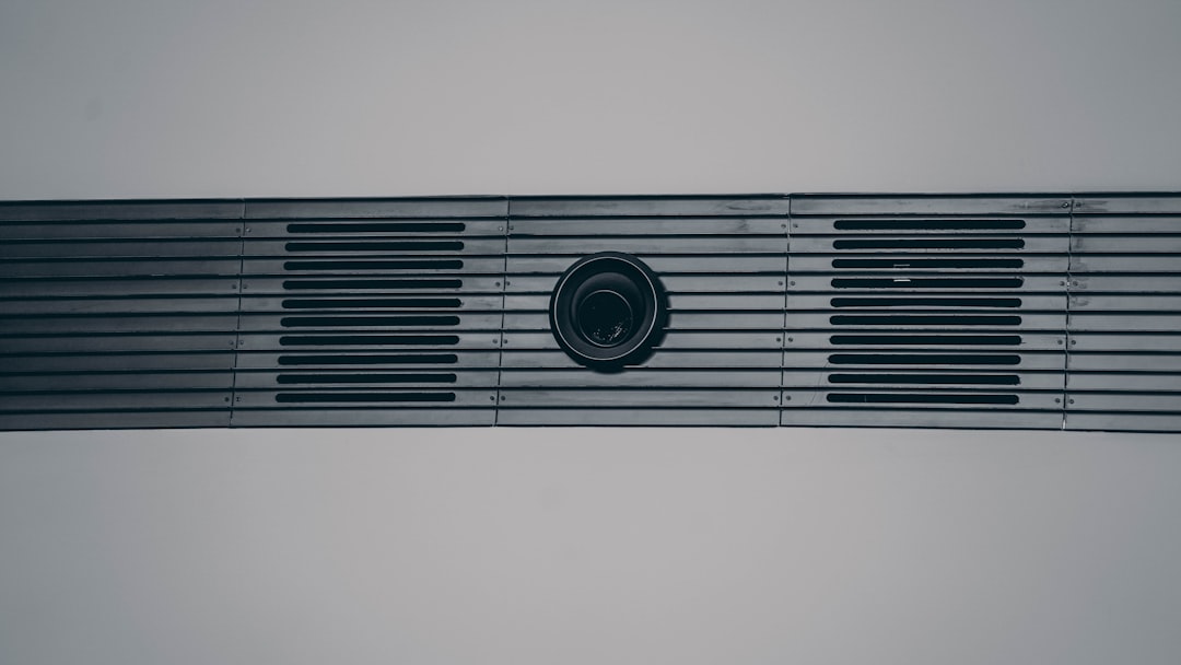 不同尺寸的固态硬盘排列