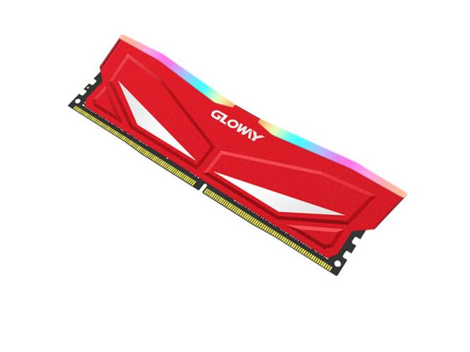 内存条规格标签特写，显示容量和频率参数