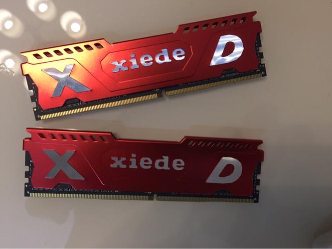 电脑硬件性能测试图表，显示速度和延迟数据