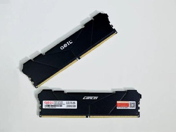 台式机内部展示，内存与其他硬件搭配