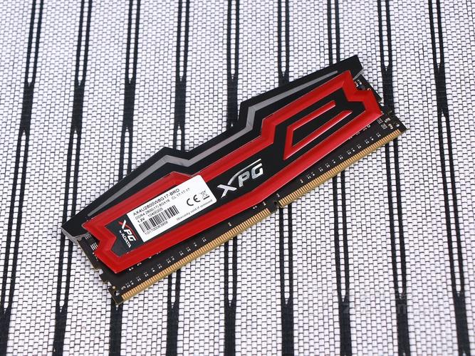 用户选择硬件产品的场景，突出决策过程