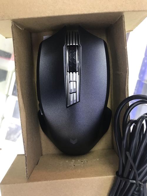 鼠标充电场景，展示USB接口和电池管理