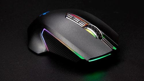 鼠标包装和配件展示，包括保修卡和USB线