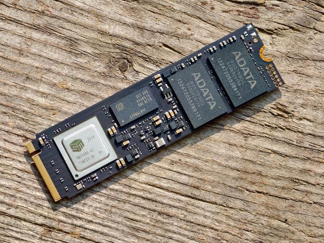 固态硬盘规格标签特写