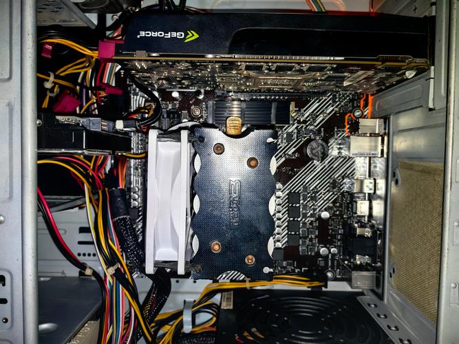 雷克沙8GB DDR4 2666 vs hlhc 8g 1600 vs 光威战将16GB DDR4 3000 深度对比