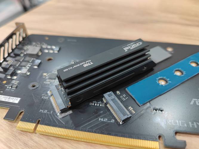 固态硬盘内部芯片结构