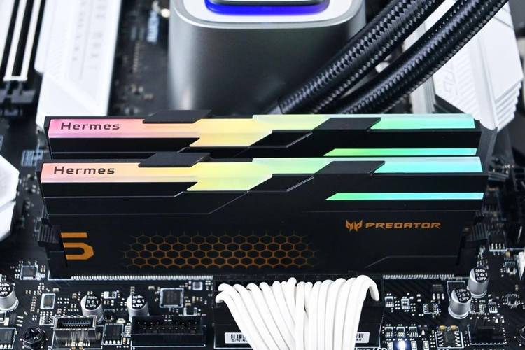 宏碁掠夺者Hermes冰刃DDR5 7600评测:高频低延迟,性能与颜值并存